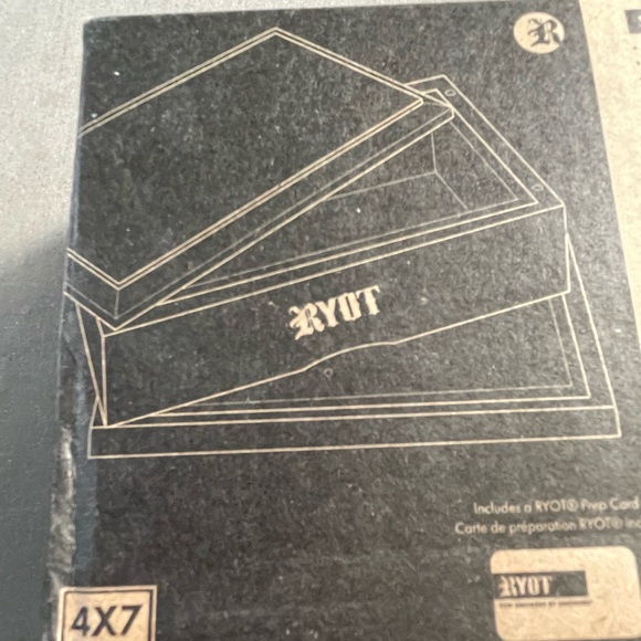 RYOT SOLID TOP Screen Box MEDIUM 4" x 7" WALNUT Wood Stash Box Magnetic Sifter - Picture 6 of 9